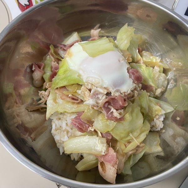 キャベツとベーコンと鶏むね肉の丼のサムネイル