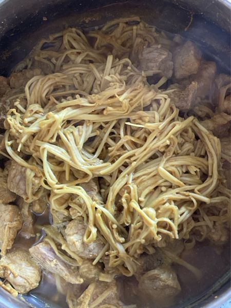 エノキタケと豚もも肉の炒め物のサムネイル