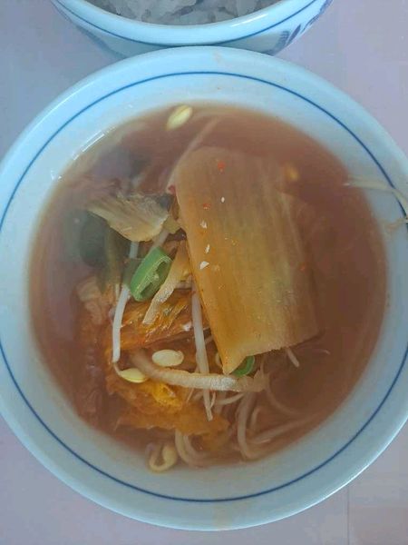 キムチと豆もやしのスープのサムネイル