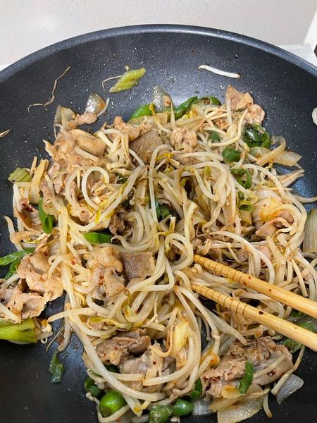 牛肩ロースともやし・えのきの炒め物のサムネイル