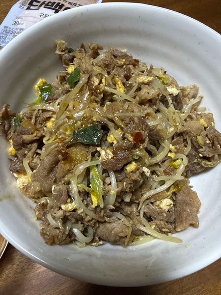 돼지고기 앞다리살 숙주볶음의 썸네일