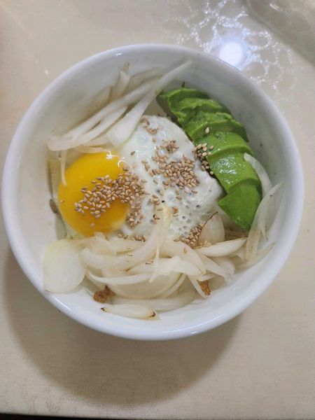아보카도 간장계란밥의 썸네일