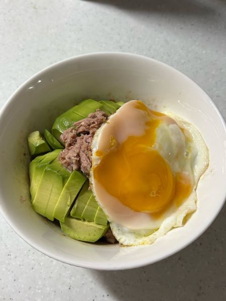 アボカドとツナの丼ぶりのサムネイル