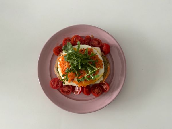 바질당근라페통밀 오픈샌드위치의 썸네일