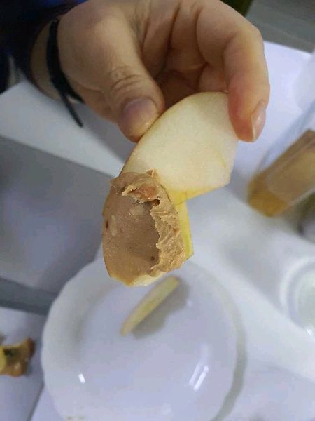 사과 + 땅콩버터의 썸네일