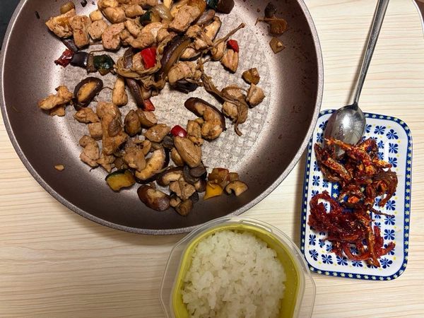 豚ヒレ肉ときのこの醤油炒めのサムネイル