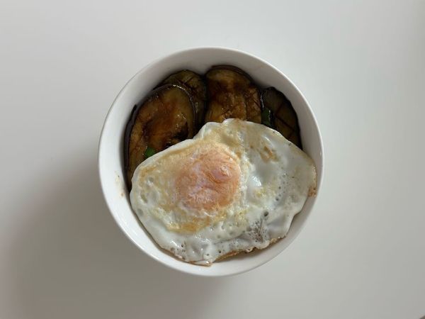 ナスと卵の丼ぶりのサムネイル