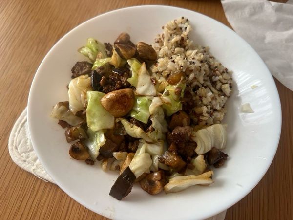 ナスとキャベツとキノコと牛肉の炒め物のサムネイル