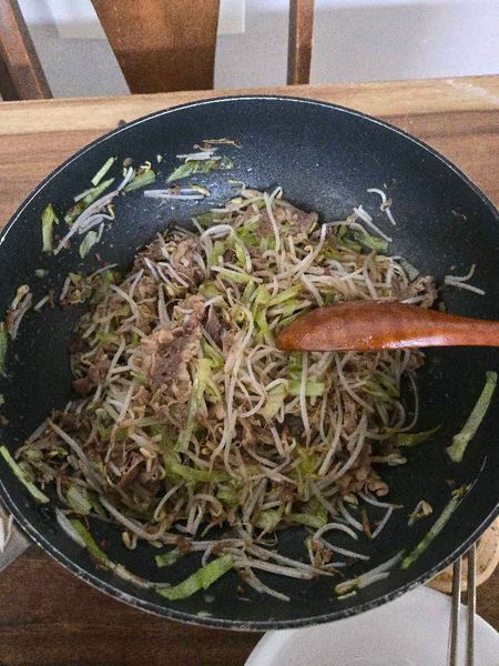우삼겹양배추숙주볶음의 썸네일