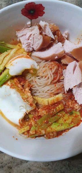 비빔냉면 (콩담백면) 8/11의 썸네일