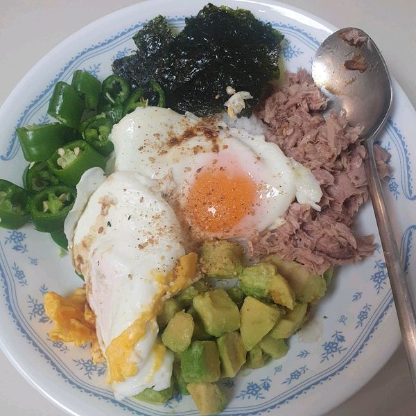 아보카도 참치덮밥의 썸네일