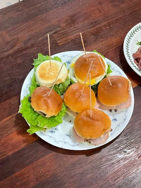 Thumbnail of Morning~Bun Burger