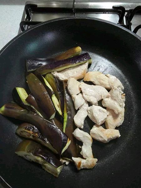 🍆 ナスと鶏むね肉のグリルのサムネイル