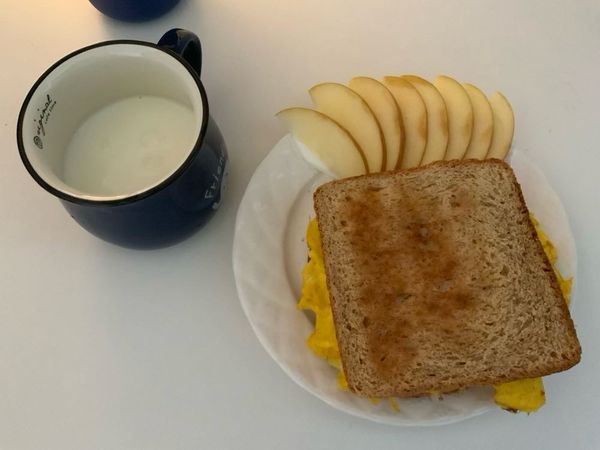 キャベツと卵のトーストのサムネイル
