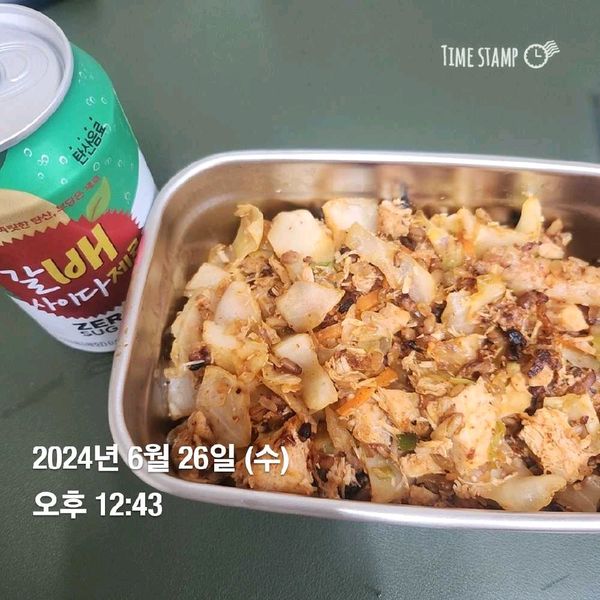 鶏胸肉とキャベツの炒めご飯（黒こんにゃく米）のサムネイル