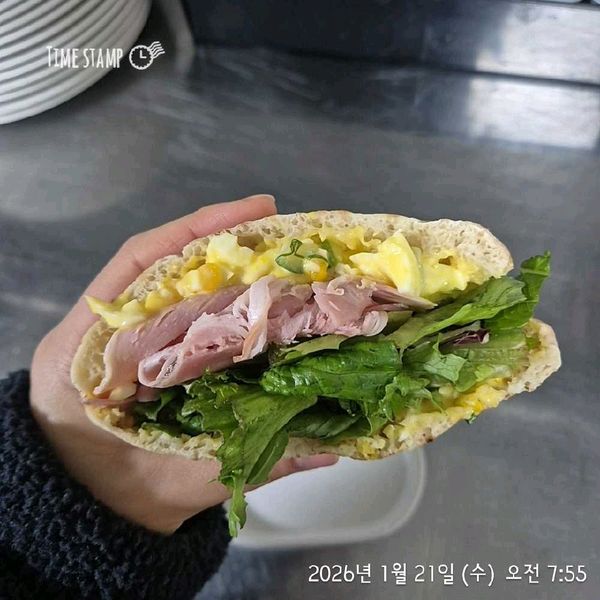 잠봉 차지키 에그 피타 샌드위치의 썸네일