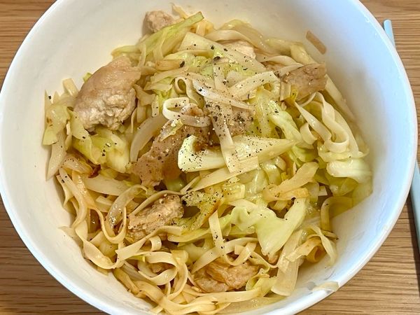 鶏むね肉とキャベツの焼きそばのサムネイル