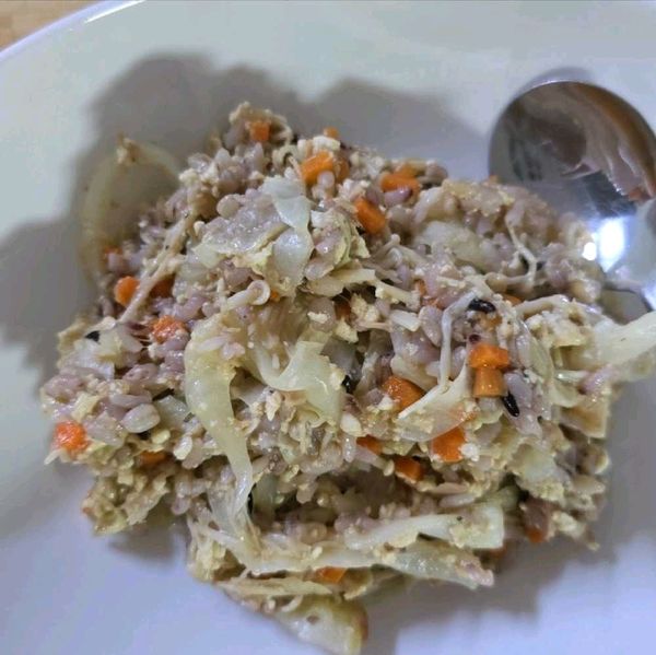 キャベツ・豆腐・ツナ・にんじん炒めご飯のサムネイル