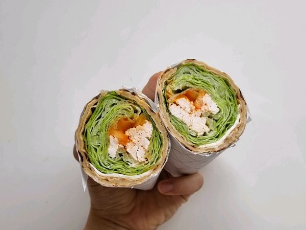 全粒粉トルティーヤ 鶏むね肉サンドイッチのサムネイル