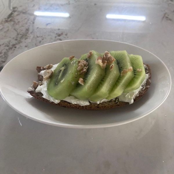 キウイヨーグルトトースト🥝☁️のサムネイル