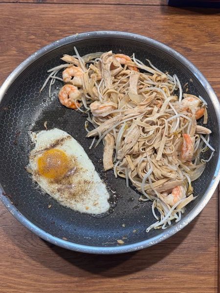 Thumbnail of Chicken Breast and Shrimp Stir-fried with Mung Bean Sprouts