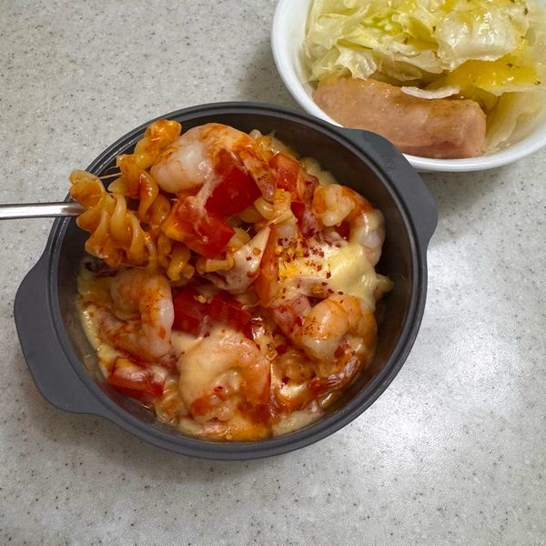 푸실리 파스타 새우 토마토 샐러드의 썸네일