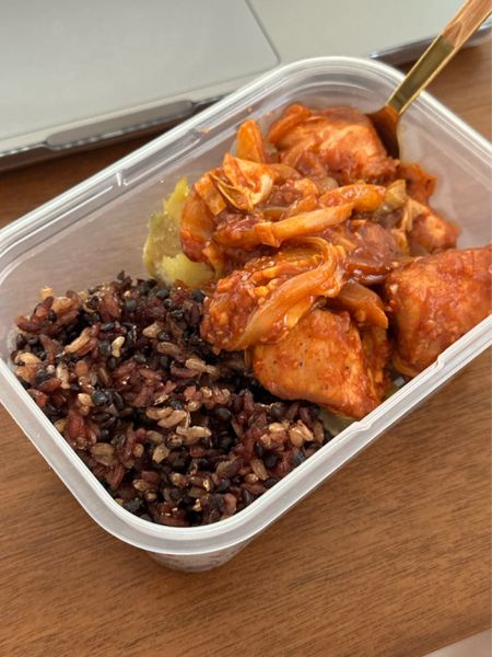韓国風フライドチキンとさつまいもの弁当のサムネイル