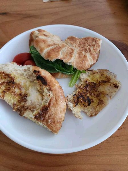 바질 로메인 토마토 샌드위치의 썸네일