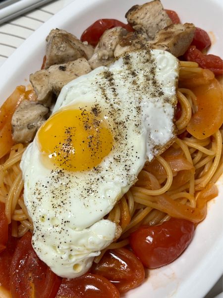 スリラチャナポリタンパスタのサムネイル