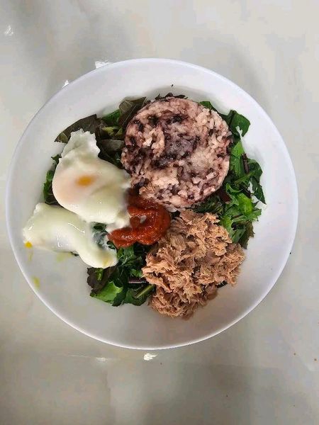 참치수란비빔밥(수란2개)의 썸네일
