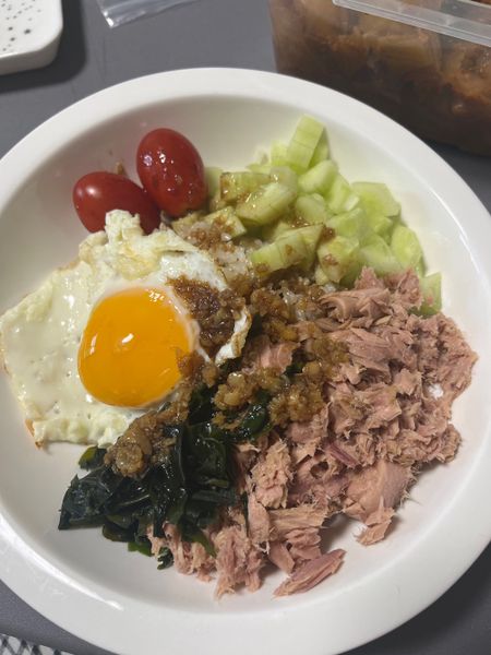 참치오이비빔밥(쌀밥)의 썸네일