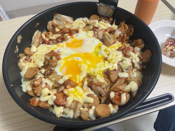 食べるピザ_修正のサムネイル