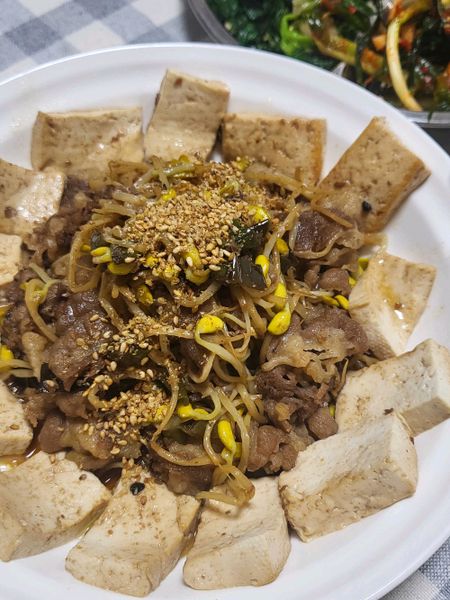 우삼겹콩나물 볶음의 썸네일