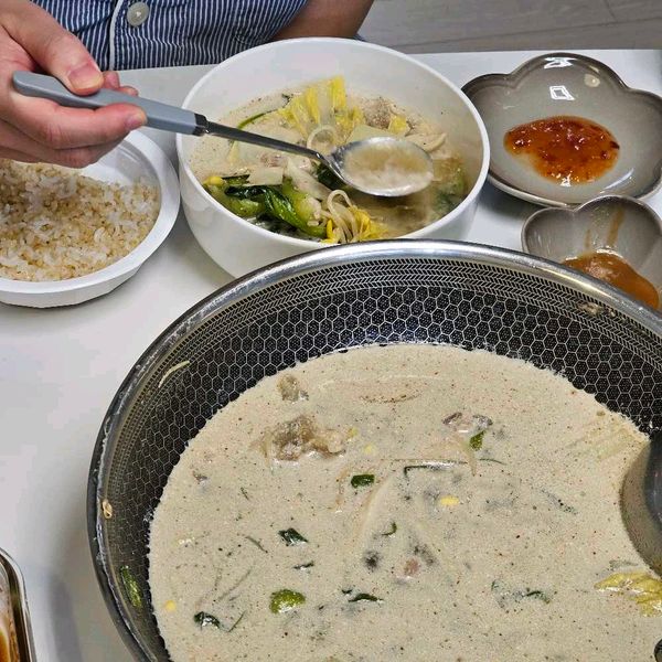 エゴマ入り牛の膝軟骨コムタンのサムネイル