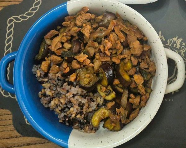 豚肉とナスの丼のサムネイル
