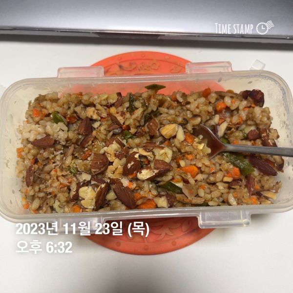 アーモンドとツナの野菜炒めご飯のサムネイル