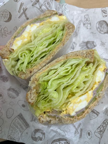 ハムと卵の全粒粉サンドイッチのサムネイル