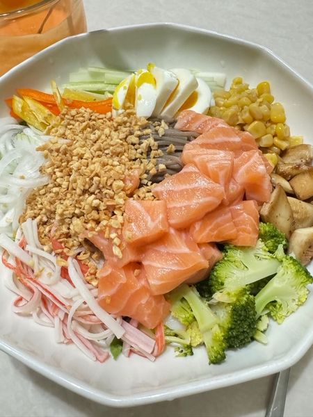 연어메밀면포케의 썸네일