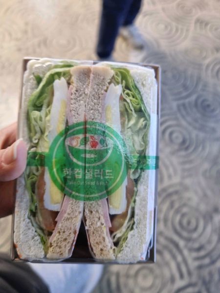 ハムエッグトマトサンドイッチのサムネイル